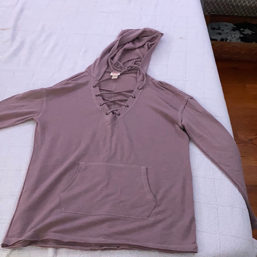 Heavy long sleeve/ light sweatshirt